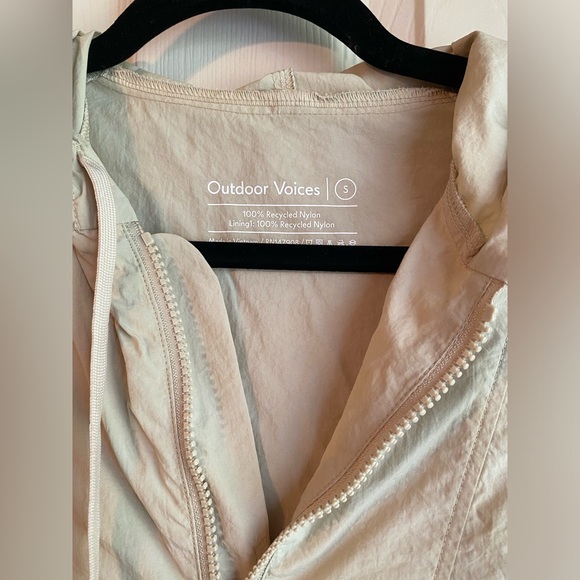 EUC Outdoor Voices RecNylon 1/4 Zip Pullover in Calcite, Size Small - Picture 2 of 3